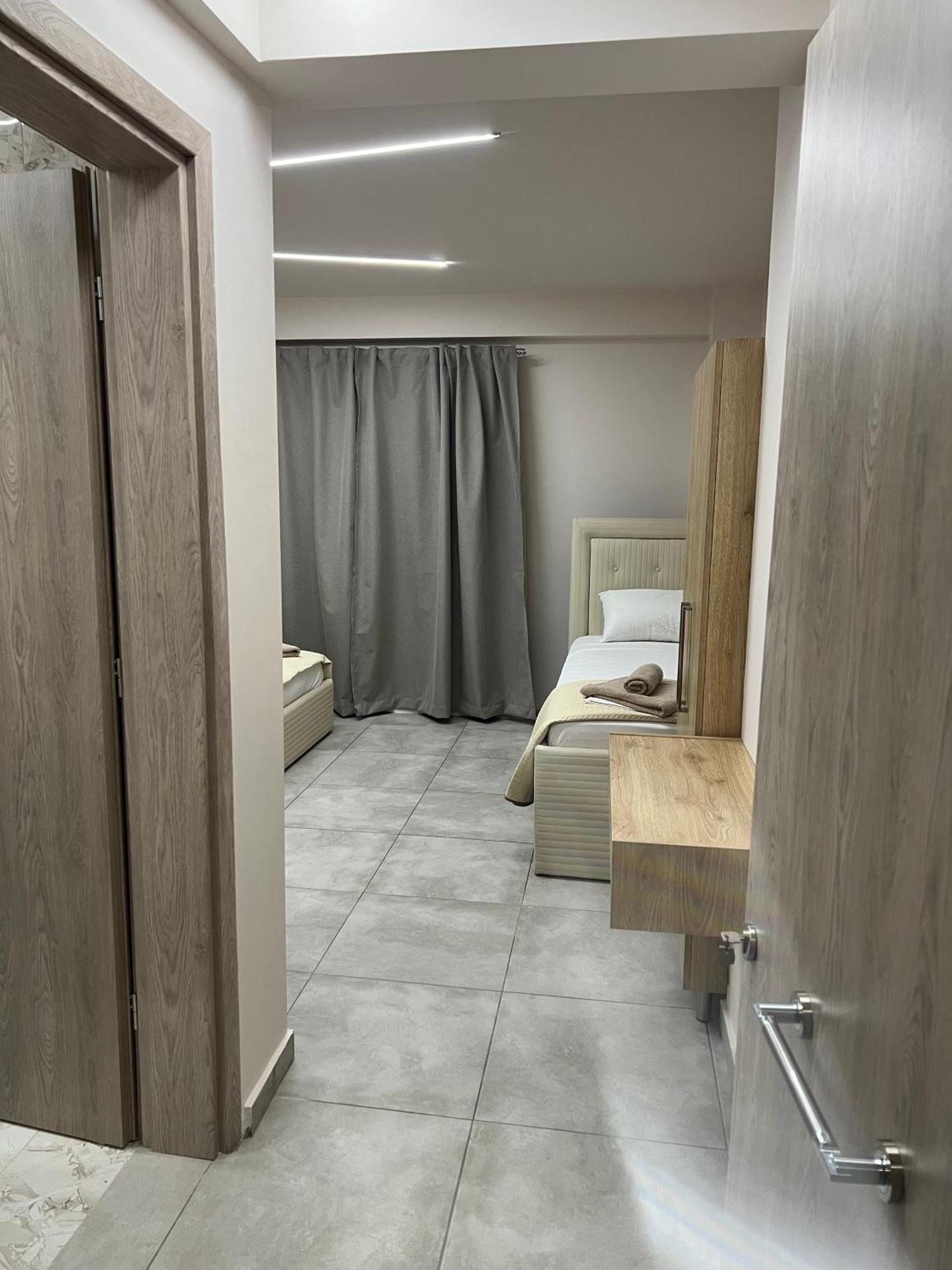 萨尔蒂 F&M House Semi Basement酒店 外观 照片