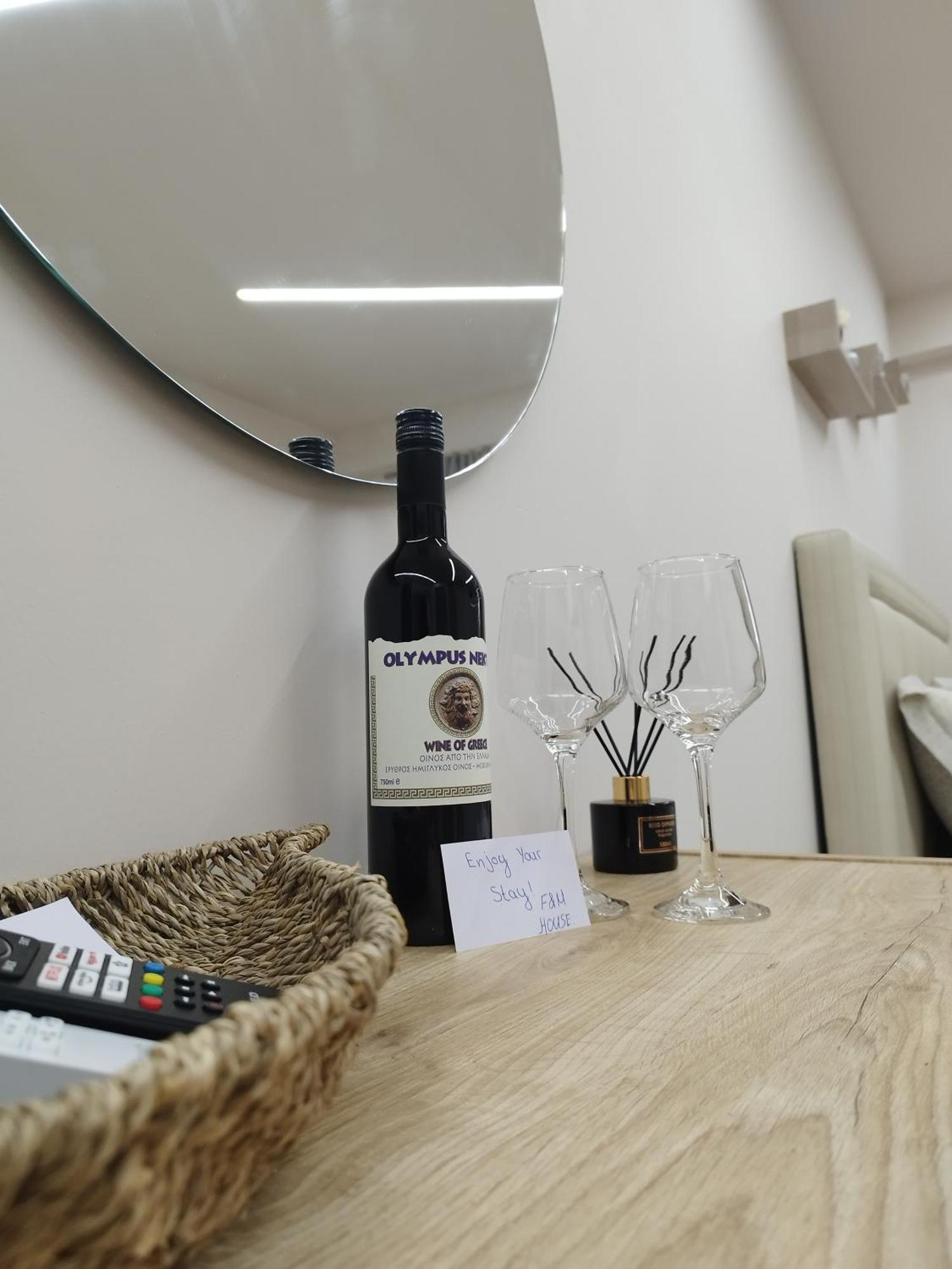 萨尔蒂 F&M House Semi Basement酒店 外观 照片
